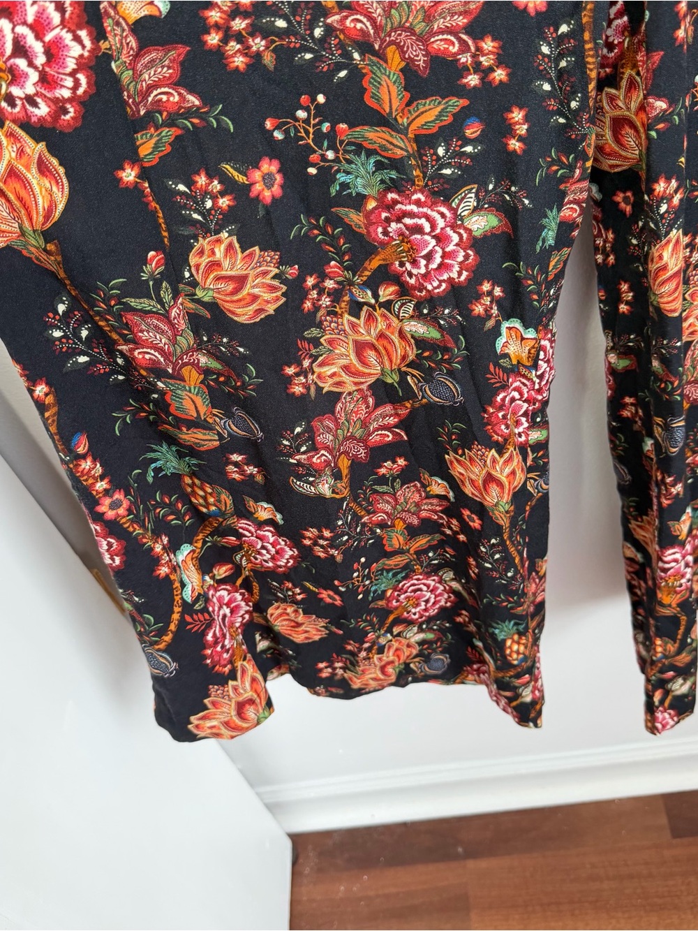 Farm Rio Lillian Wide-Leg Jumpsuit Black Floral Print Flutter Sleeve Lace Size S - Picture 8 of 16